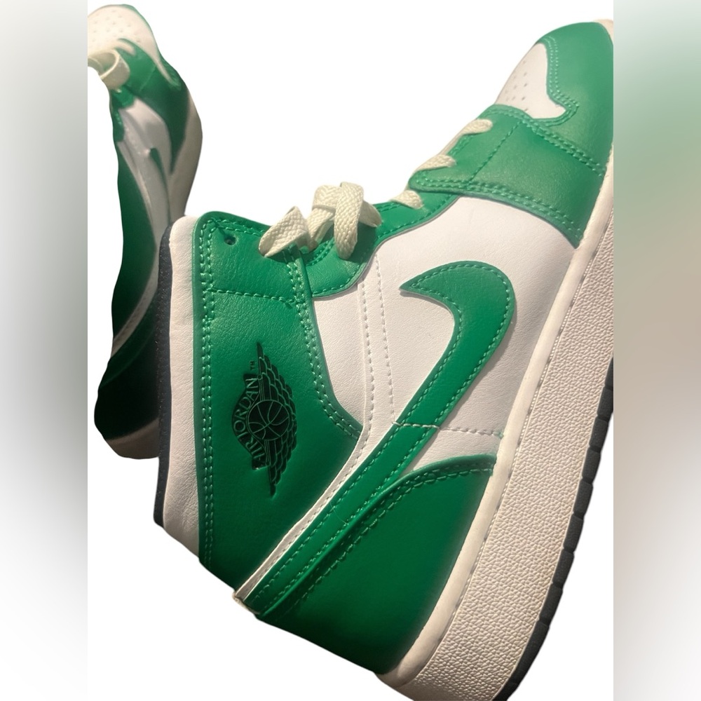 Air Jordan 1 Mids | Lucky Green | 7Y or 8.5 women’s